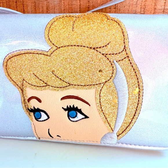 Danielle Nicole Retired Cinderella Phone/Wallet Crossbody Bag - Picture 4 of 9